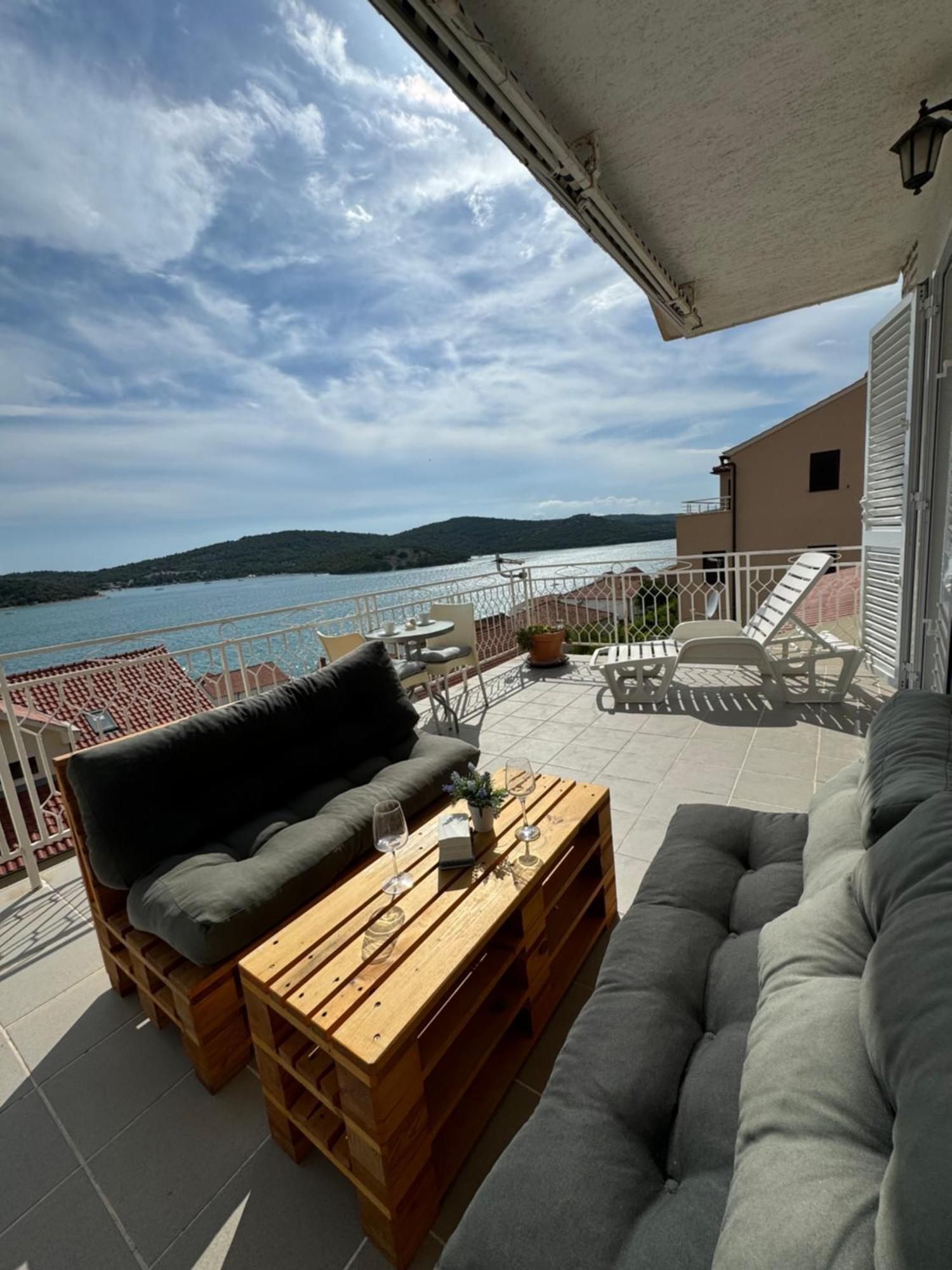 Marina Apartmani Tisno Murter Buitenkant foto